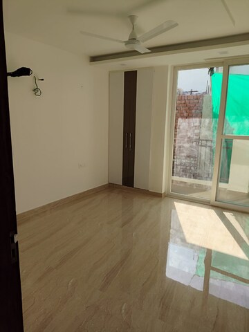 Room in 3 BHK Builder Floor at BPTP District Phase 2, Sector 84 – for Sale