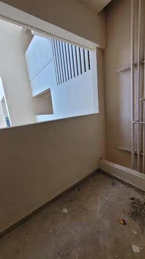 Room in 2 BHK Apartment at Puranik Abitante, Bavdhan – for Sale