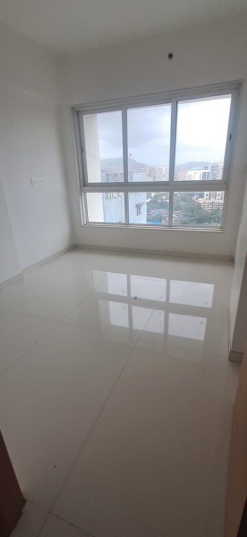 Room in 2 BHK Apartment at Goregaon Vivan, Goregaon West – for Rent