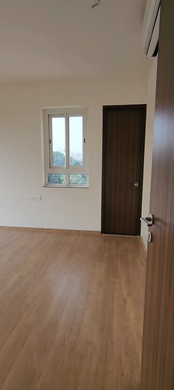 Room in 2 BHK Apartment at Indiabulls One Indiabulls, Pokhran Road No Two – for Rent