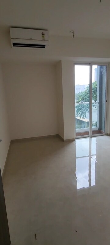 Room in 2 BHK Apartment at Indiabulls One Indiabulls, Pokhran Road No Two – for Rent