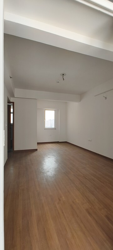 Room in 4 BHK Apartment at Godrej Woods, Sector 43 – for Sale