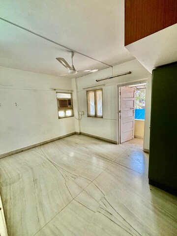 Room in 2 BHK Apartment at Khar West – for Rent