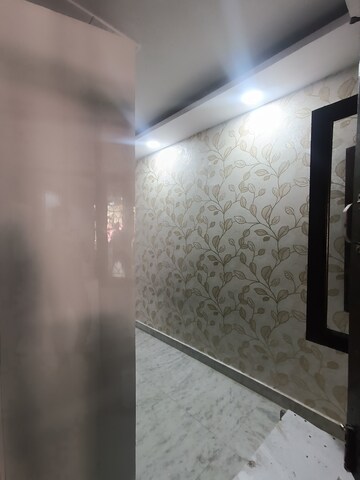 Building Lobby in 3 BHK Builder Floor at Govindpuri – for Sale