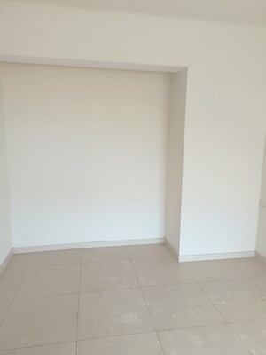 Room in 1.5 BHK Apartment at Godrej Emerald, Ghodbunder Road – for Sale