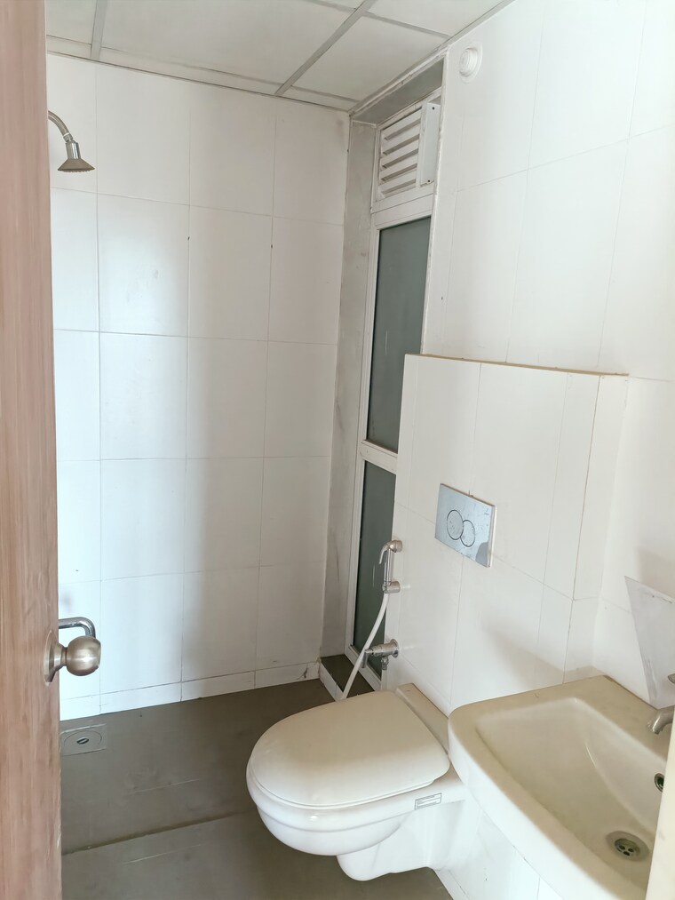 Bathroom, godrej-emerald 1.5 Bedroom 525 Sq.Ft. Apartment In Ghodbunder Road Thane 8966745