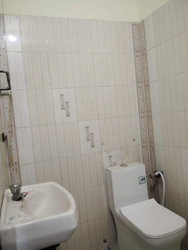 Bathroom, gomti nagar 3 Bedroom 1650 Sq.Ft. Independent House In Gomti Nagar Lucknow 8966751