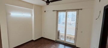 Room in 3 BHK Apartment at BPTP Discovery Park, Sector 80 – for Rent