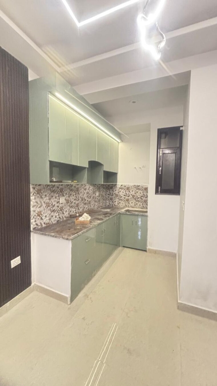 Kitchen, dlf ankur vihar 3 Bedroom 900 Sq.Ft. Builder Floor In Dlf Ankur Vihar Ghaziabad 8966805