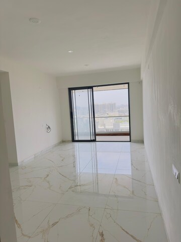 Room in 4 BHK Apartment at Shafalya Aurum Legacy, Sola – for Rent