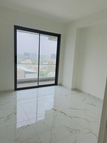 Room in 4 BHK Apartment at Shafalya Aurum Legacy, Sola – for Rent