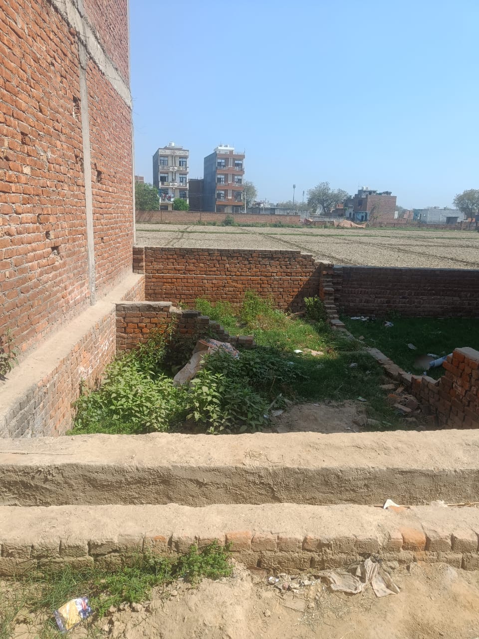 Plot For Sale in Dlf Ankur Vihar 