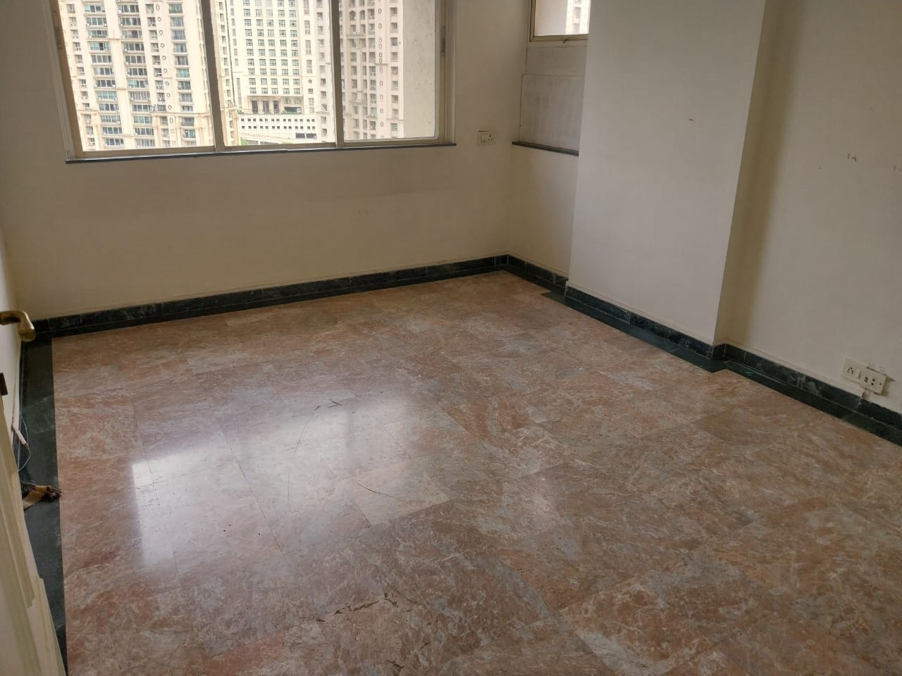 2 BHK Apartment For Rent in Hiranandani Gardens Glen Height