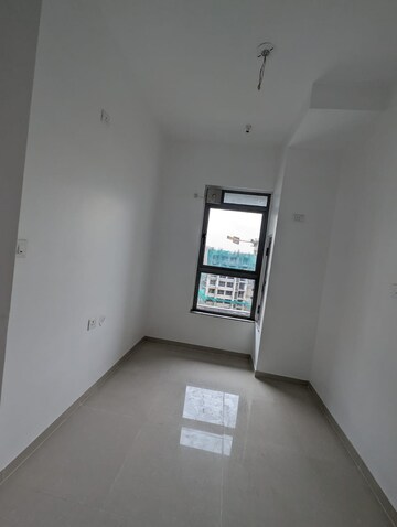 Furnished Amenities in 3.5 BHK Apartment at Kalpataru Immensa, Kolshet Road – for Rent