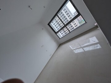Furnished Amenities in 3.5 BHK Apartment at Kalpataru Immensa, Kolshet Road – for Rent