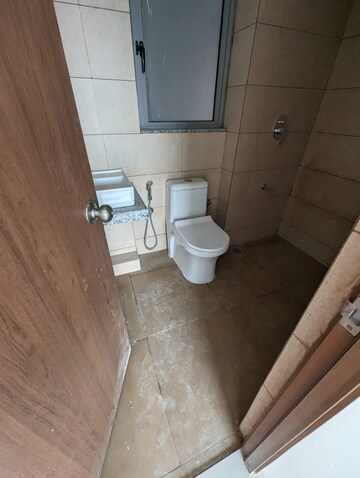 Bathroom in 3.5 BHK Apartment at Kalpataru Immensa, Kolshet Road – for Rent