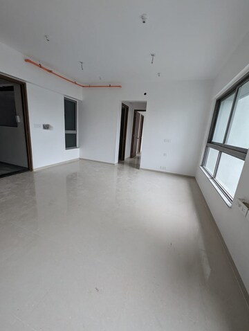 Room in 3.5 BHK Apartment at Kalpataru Immensa, Kolshet Road – for Rent