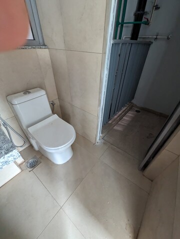 Bathroom in 3.5 BHK Apartment at Kalpataru Immensa, Kolshet Road – for Rent