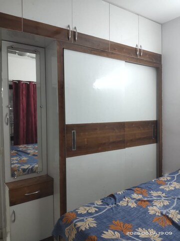 Room in 2 BHK Apartment at OP Floridaa, Sector 82 – for Rent