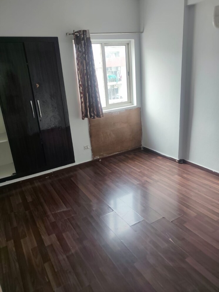 Room, paras-seasons 3 Bedroom 1130 Sq.Ft. Apartment In Sector 168 Noida 8966840