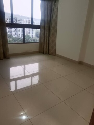 Room in 2 BHK Apartment at Agarwal Residency CHS, Nalasopara East – for Rent