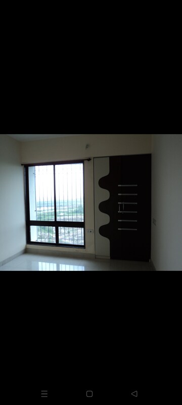 Room in 3 BHK Apartment at Devashree Park, Kolshet Road – for Rent