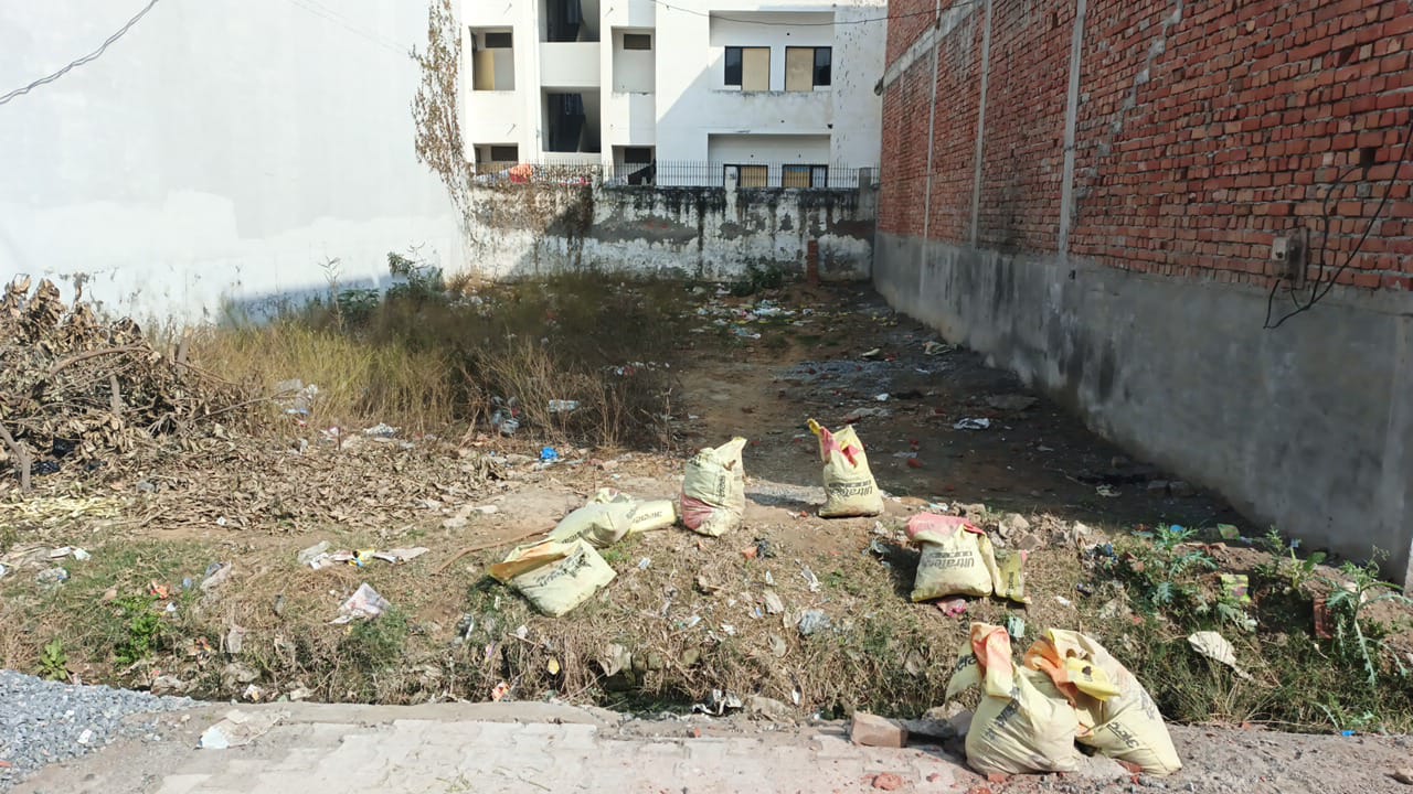 Plot For Sale in Dlf Ankur Vihar 