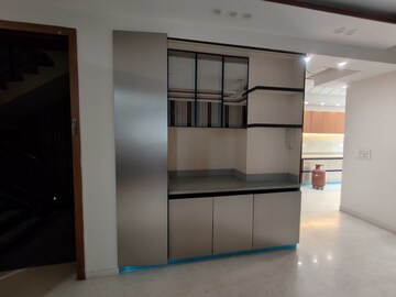 Room in 4 BHK Builder Floor at RWA Residential Society Sector 46, Sector 46 – for Rent