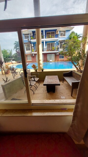 Swimming Pool in 2 BHK Apartment at Canca – for Rent