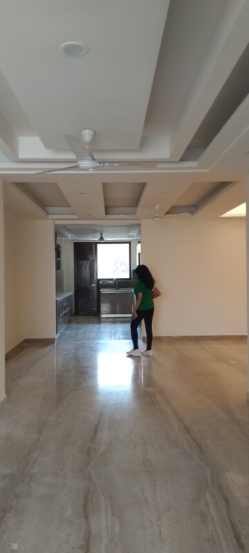 Living Room in 3 BHK Builder Floor at Sector 14 – for Rent