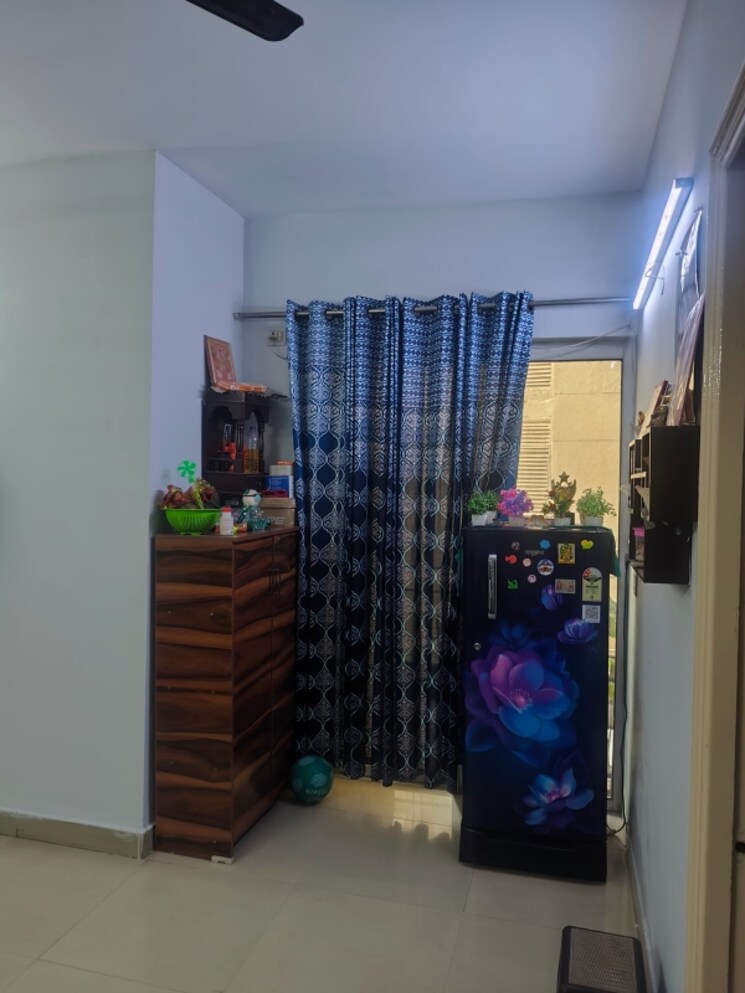  Parking, paras-seasons 2 Bedroom 985 Sq.Ft. Apartment In Sector 168 Noida 8966985