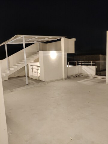Room in 4 BHK Independent House at Karkhana – for Sale