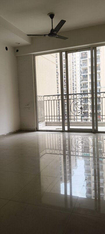 Room in 3.5 BHK Apartment at Prateek Grand Carnesia, Siddharth Vihar – for Rent