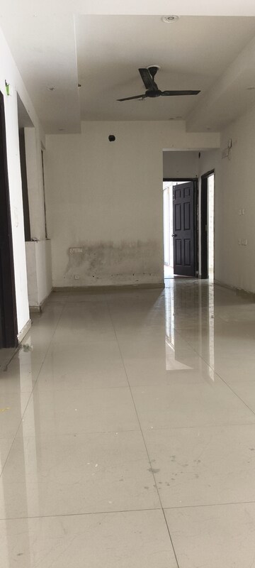Room in 3.5 BHK Apartment at Prateek Grand Carnesia, Siddharth Vihar – for Rent