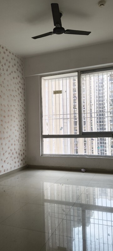 Room in 3.5 BHK Apartment at Prateek Grand Carnesia, Siddharth Vihar – for Rent