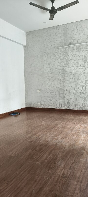 Room in 3.5 BHK Apartment at Prateek Grand Carnesia, Siddharth Vihar – for Rent