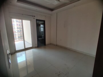 Room in 3 BHK Apartment at Maxblis Grand Wellington, Sector 75 – for Rent