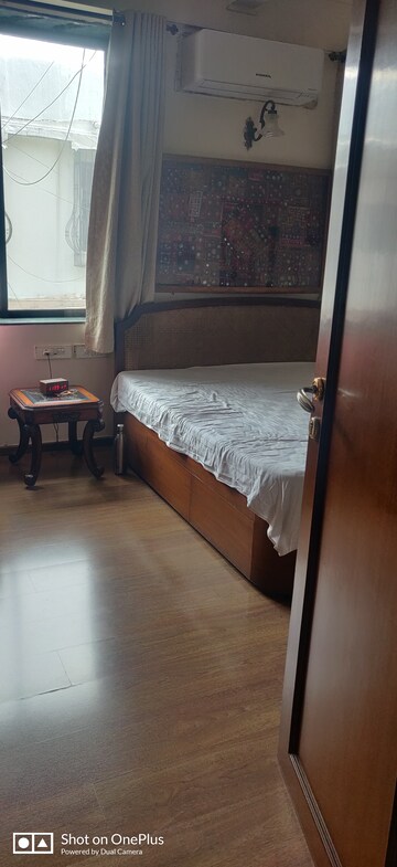 Furnished Amenities in 2.5 BHK Apartment at Colaba – for Sale