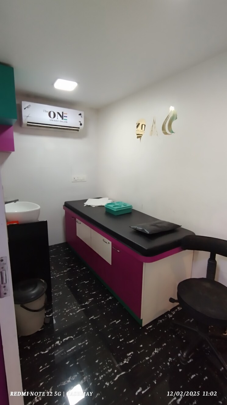 Room, heena-presidency Commercial Shop 810 Sq.Ft. In Mira Road Thane 8967058