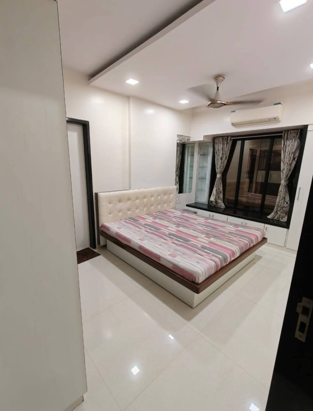 2 BHK Apartment For Rent in Hiranandani Gardens