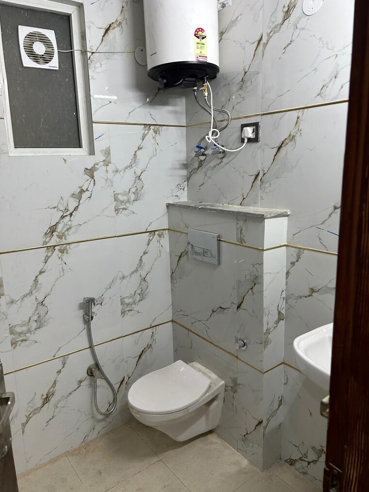 Bathroom, chattarpur 3 Bedroom 1200 Sq.Ft. Builder Floor In Chattarpur Delhi 8967061