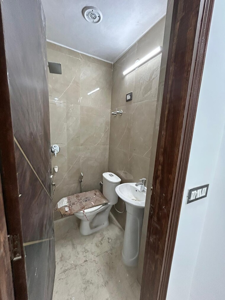 Bathroom, chattarpur 3 Bedroom 1200 Sq.Ft. Builder Floor In Chattarpur Delhi 8967061
