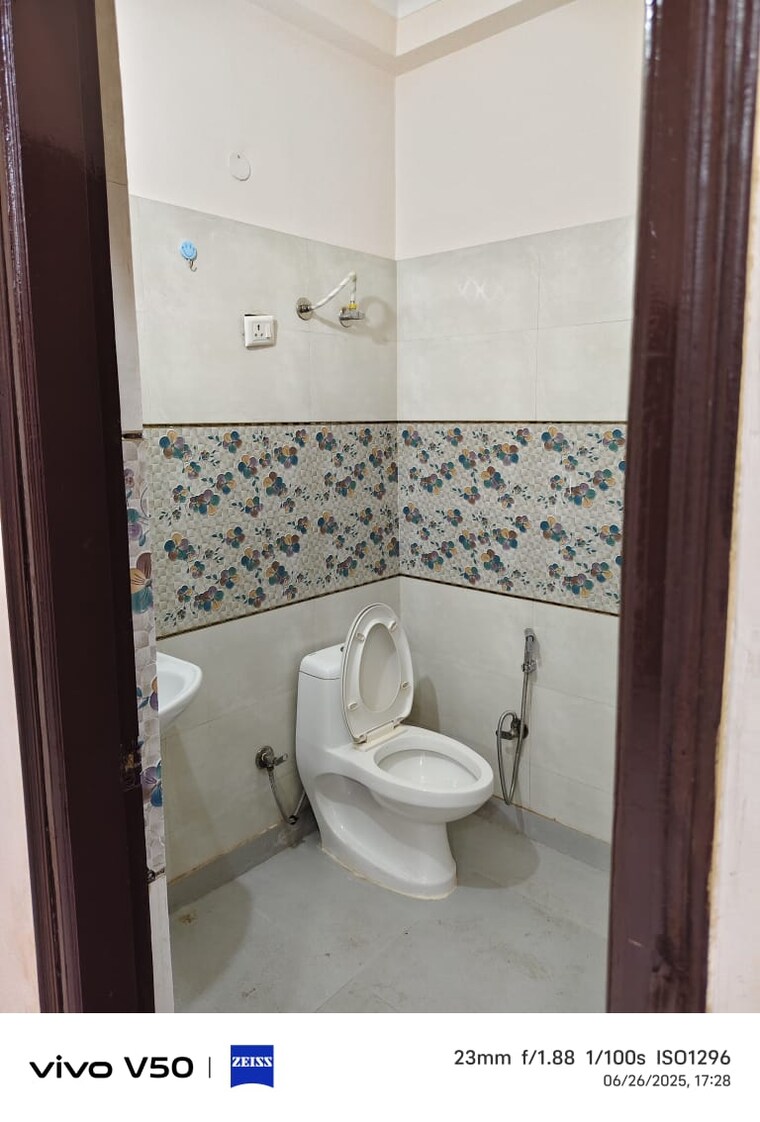 Bathroom, shakti khand iv 3 Bedroom 112 Sq.Ft. Builder Floor In Shakti Khand iv Ghaziabad 8967086