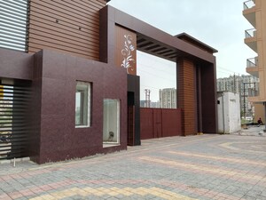 Room in 4 BHK Apartment at Uninav Utopia, Morti – for Sale