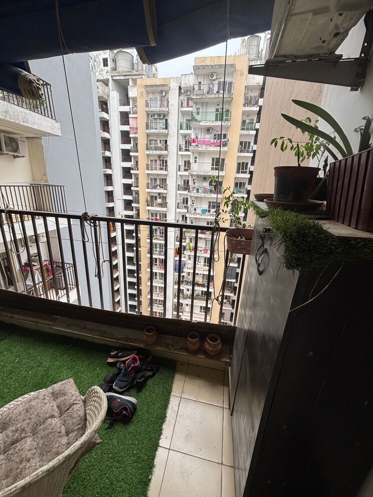 Balcony, panchsheel-greens-ii 2.5 Bedroom 1350 Sq.Ft. Apartment In Sector 16 Greater Noida Greater Noida 8967093