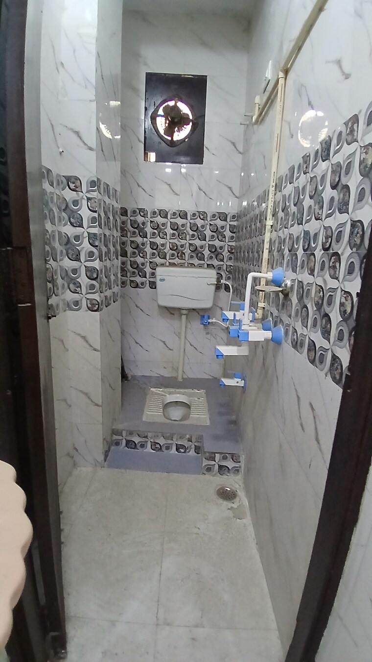 Bathroom, zakir nagar 2 Bedroom 450 Sq.Ft. Builder Floor In Zakir Nagar Delhi 8967120