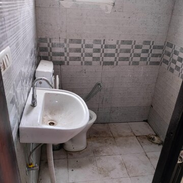 Bathroom in 2 BHK Builder Floor at Vaishali Sector 6 – for Rent