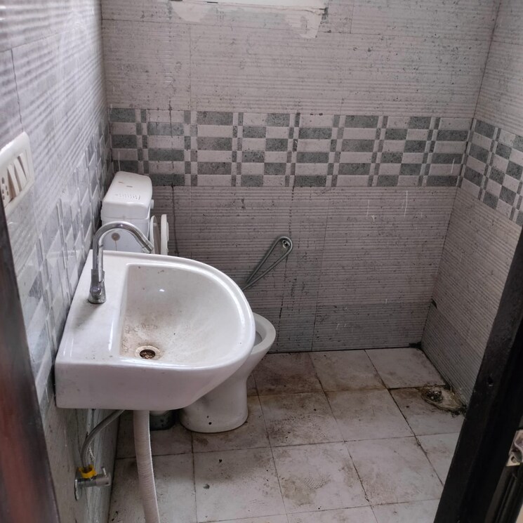 Bathroom, vaishali sector 6 2 Bedroom 800 Sq.Ft. Builder Floor In Vaishali Sector 6 Ghaziabad 8967130