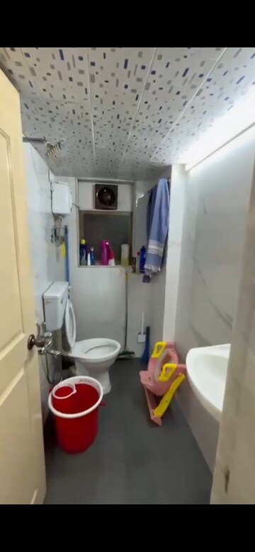 Bathroom in 3 BHK Apartment at Gitanjali Apartmnet, Colaba – for Rent