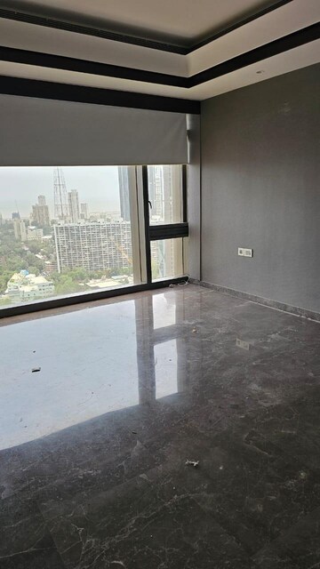 Room in 4 BHK Apartment at Lodha Trump Tower, Worli – for Rent